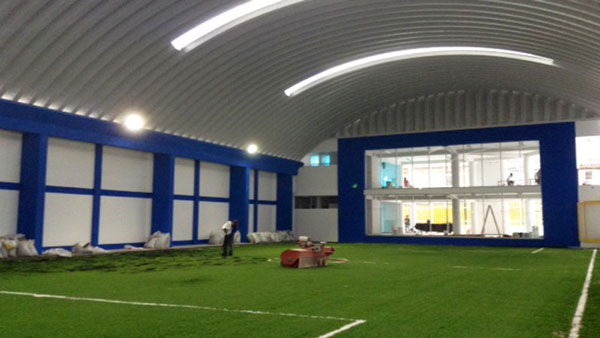 拱形屋頂結(jié)合鋼結(jié)構(gòu)在體育場館中的高效應(yīng)用體育場館拱形屋頂結(jié)構(gòu)圖二