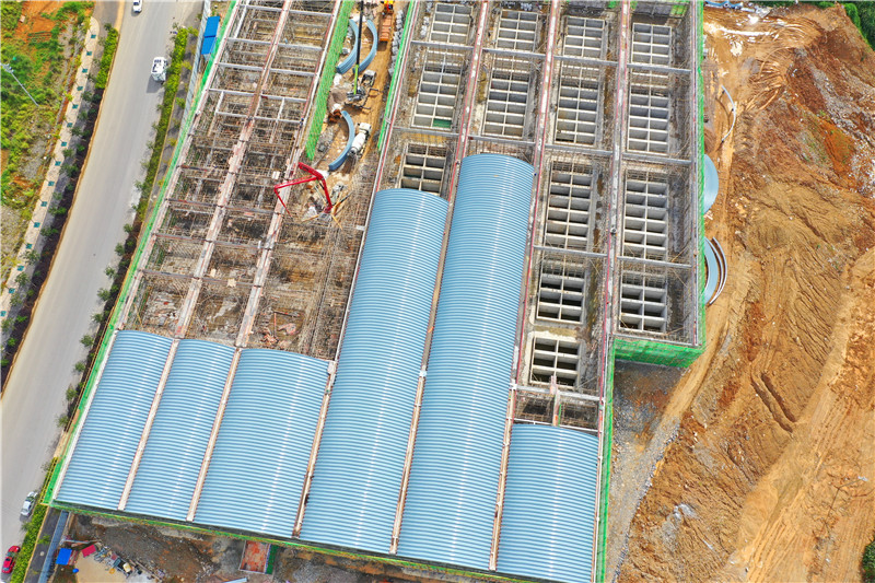 云南泡椒池新建覆膜板拱形屋面工程案例泡椒池?zé)o梁拱形屋頂工程完工效果